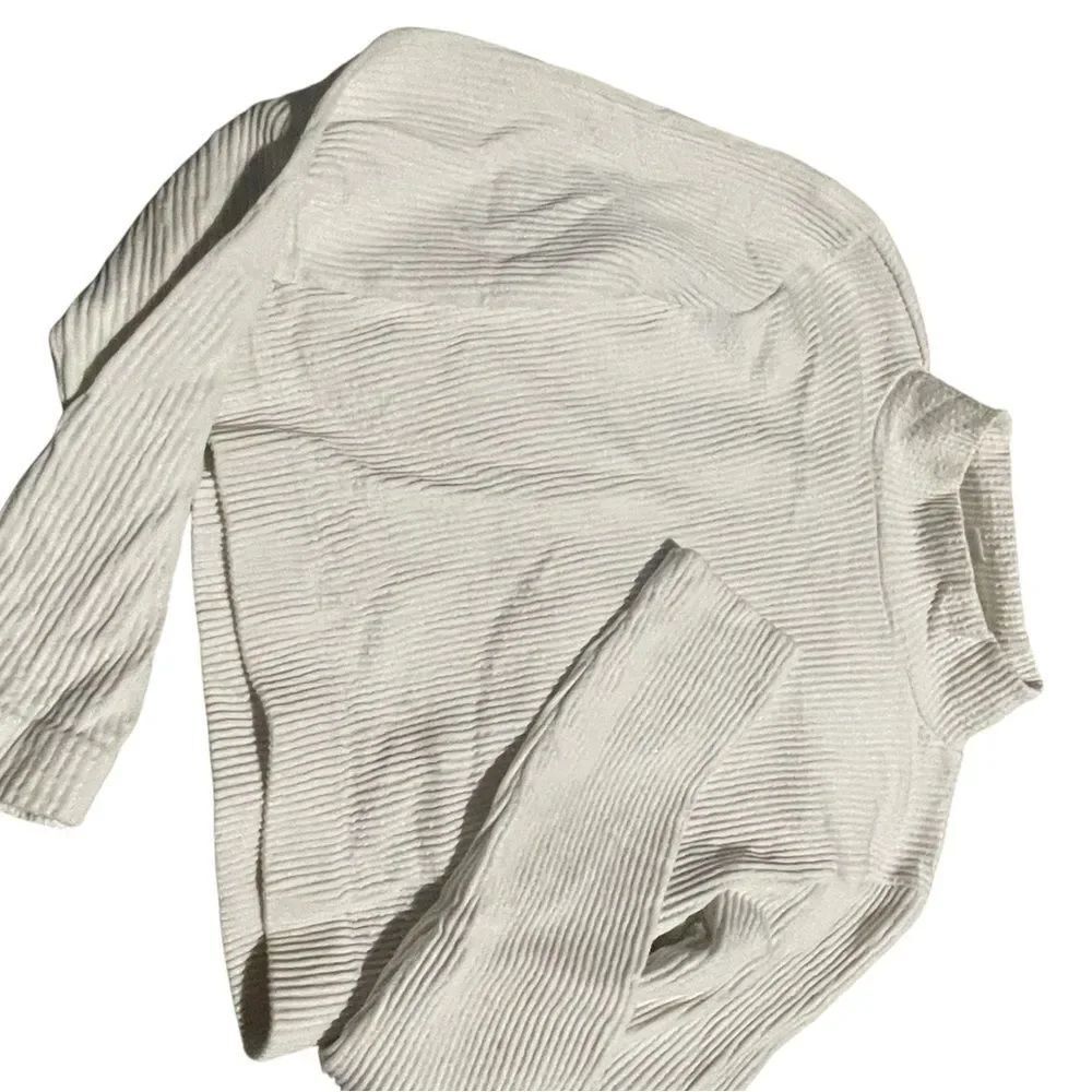 Arizona size medium Cream Ribbed Turtleneck Sweater cropped